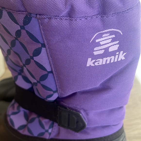 Girls size 4 Kamik purple and black boot. Waterproof. Exc condition - Picture 2 of 7